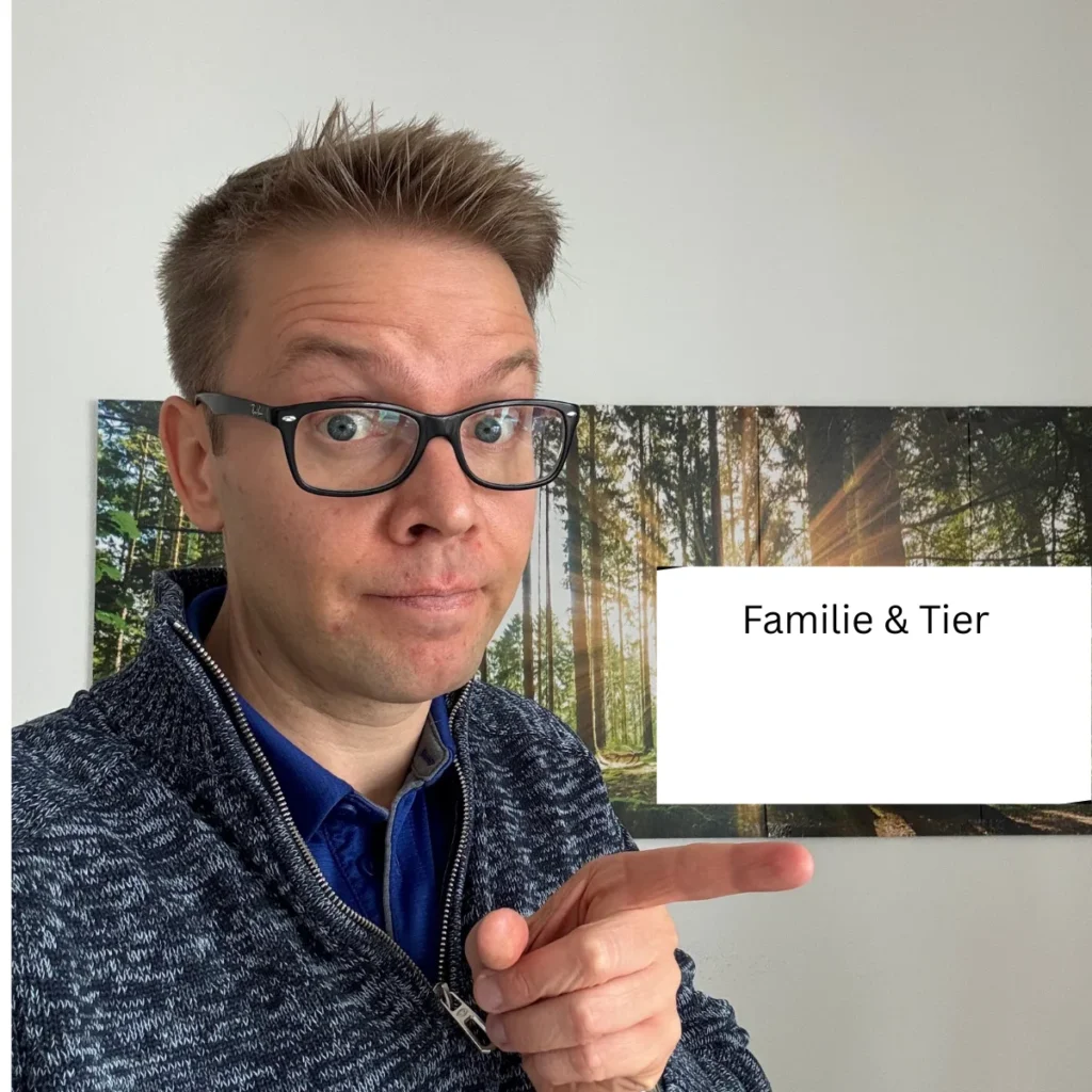Schild mit der Aufschrift „Familie & Tier“ – Versicherungen für Familie und Haustiere